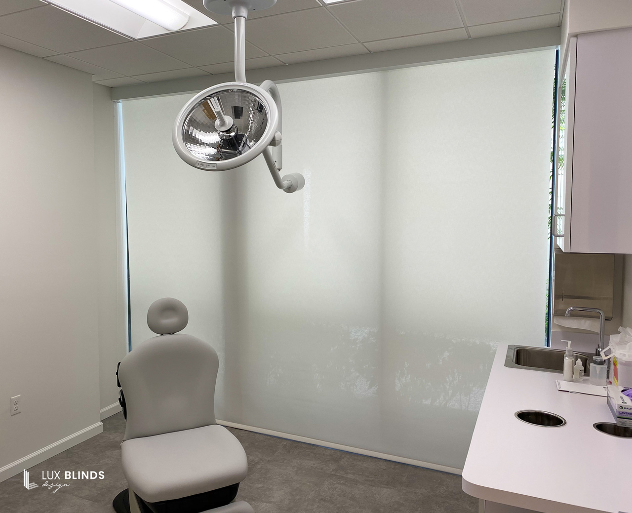 Roller-shade-screen-clinic-lux-blinds